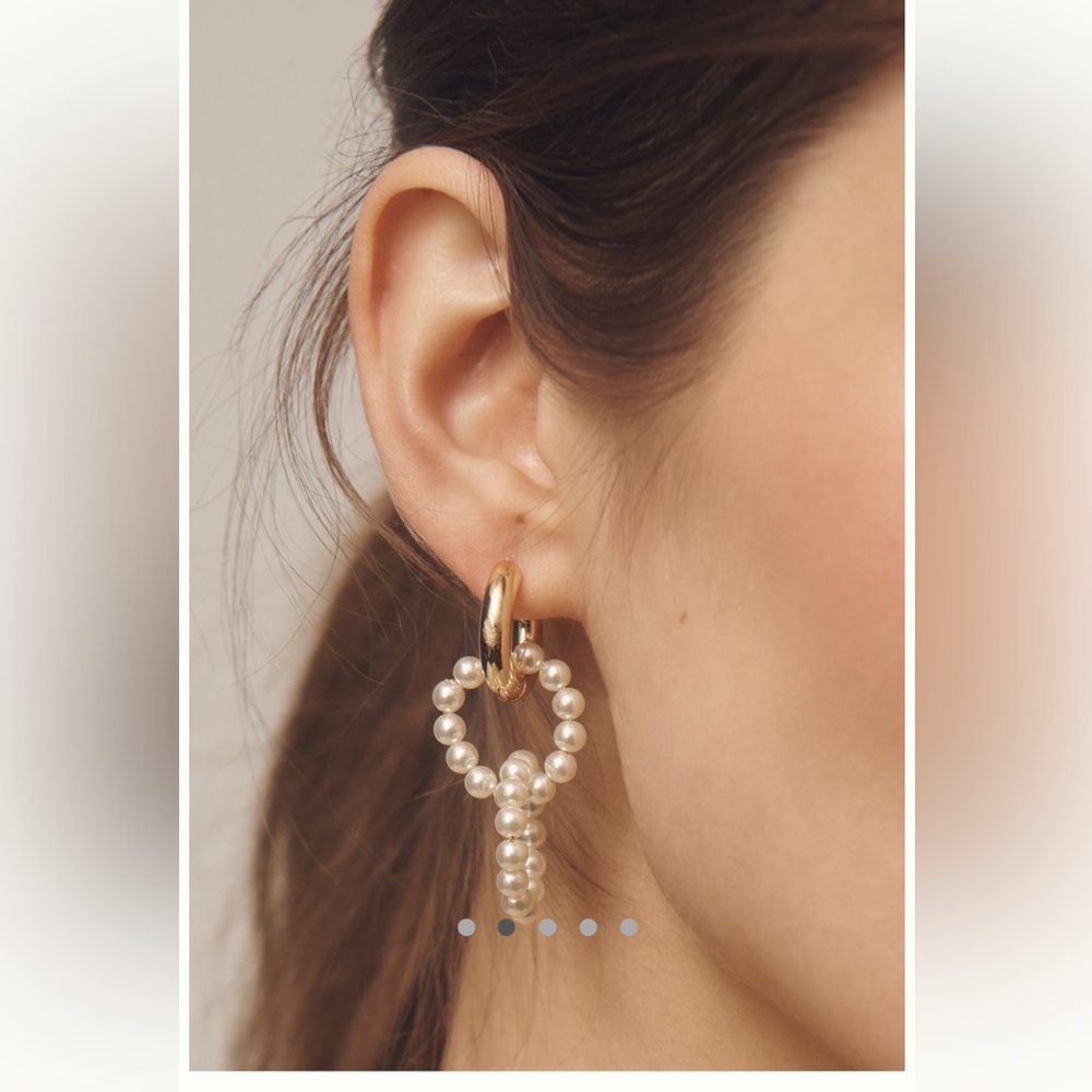 NWOT Asymmetrical pearl hoop huggie earrings (faux pearls) - Picture 4 of 6